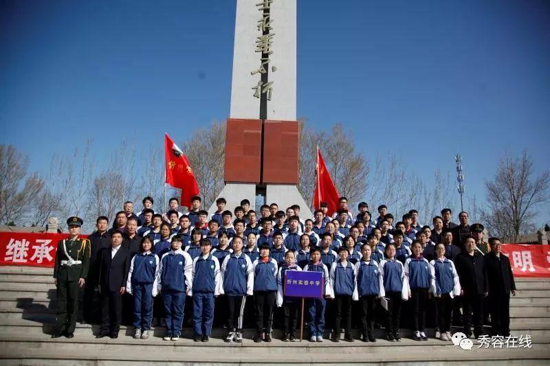 习近平会见安提瓜和巴布达总理布朗